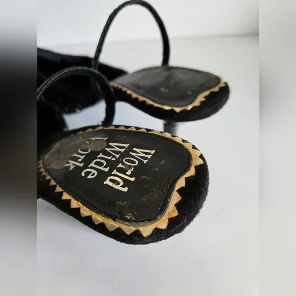 Embroidered Elegant Mules - Picture 5 of 8